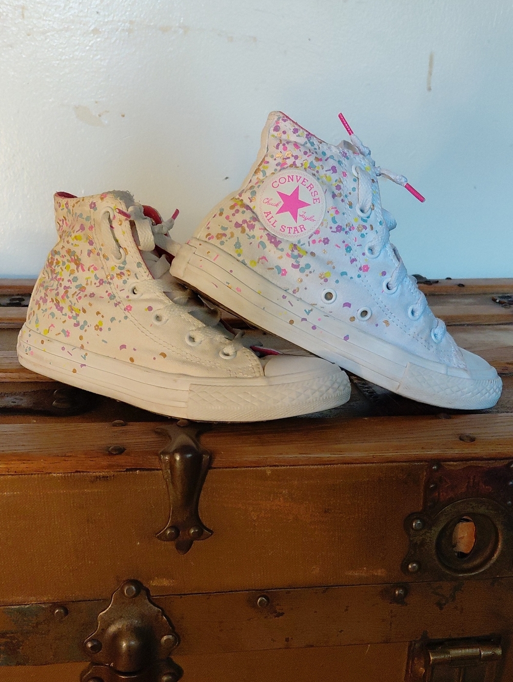 Converse Kids White High-Top Sneakers with Pink Logo and Multicolor Confetti